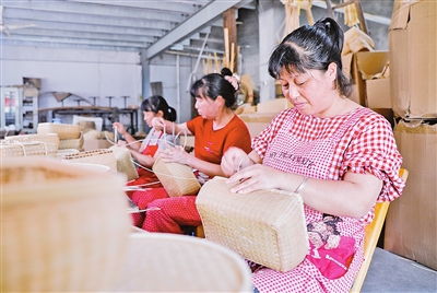 編織竹制品助增收——竹制品加工的機遇與實踐