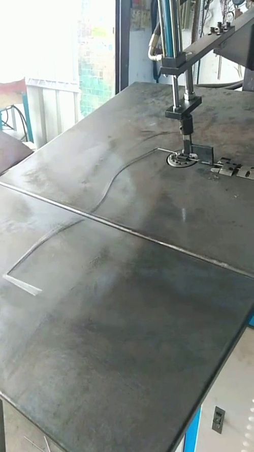 從鐵屑飛濺到竹香飄逸 一位老師傅的技藝傳承與跨界匠心